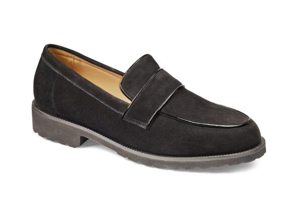 Svart loafers för dam, bekväma och stilrena, perfekt för vardag och arbete.