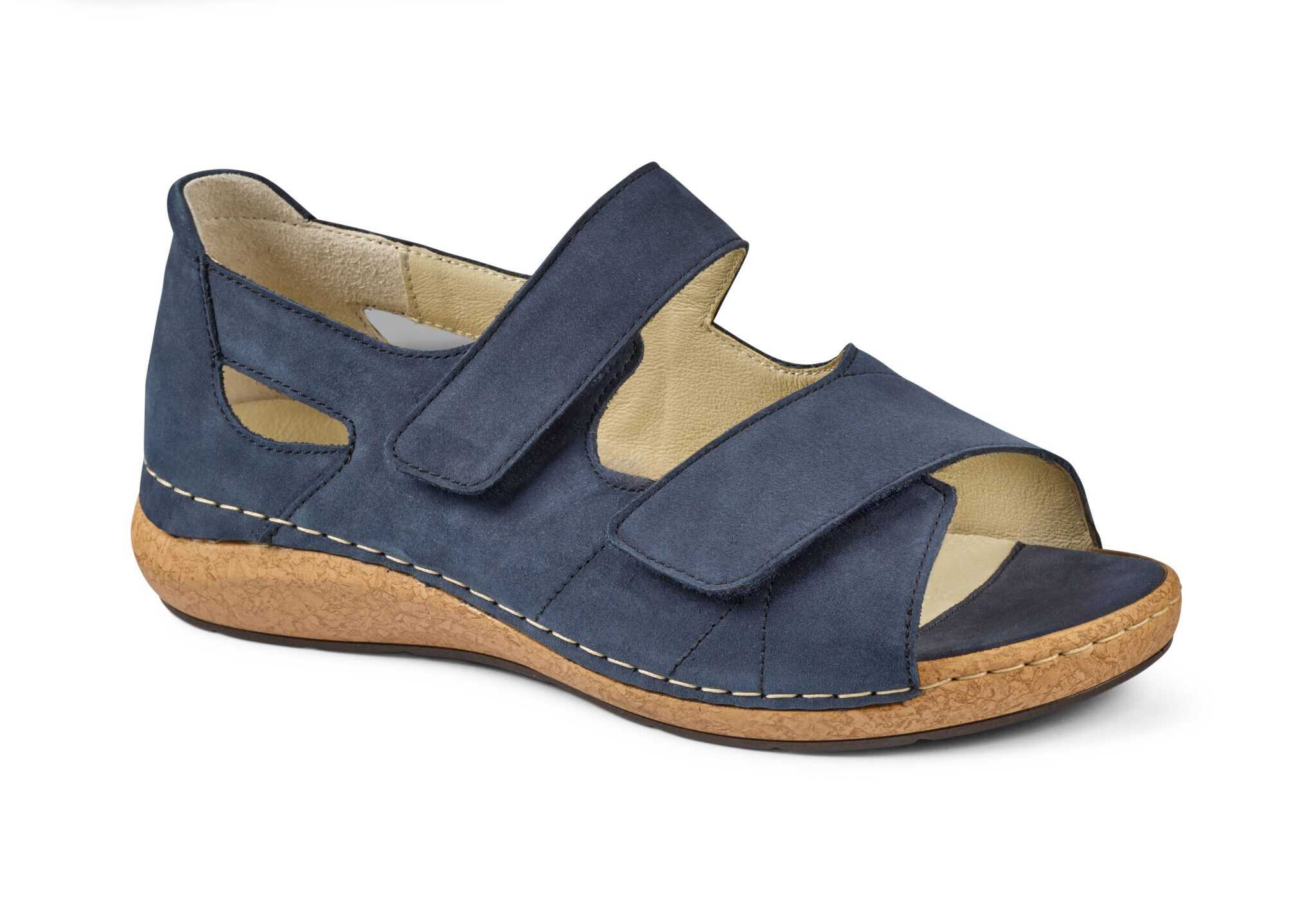 Komfortabel blå sandal med två justerbara remmar och gummisula.