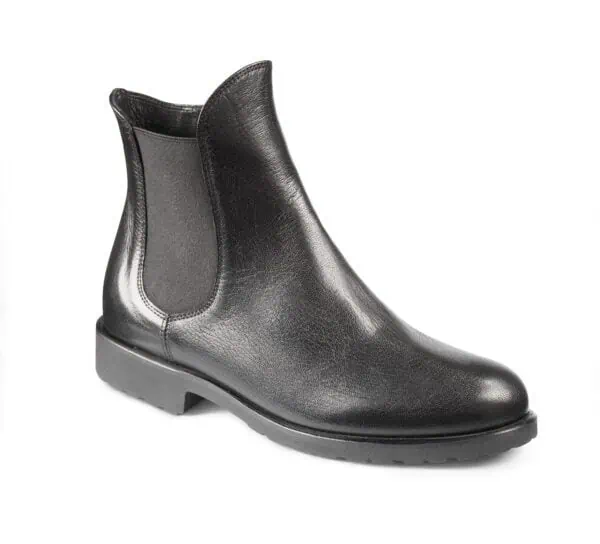 Svart läderstövel för dam, stilren och bekväm design.