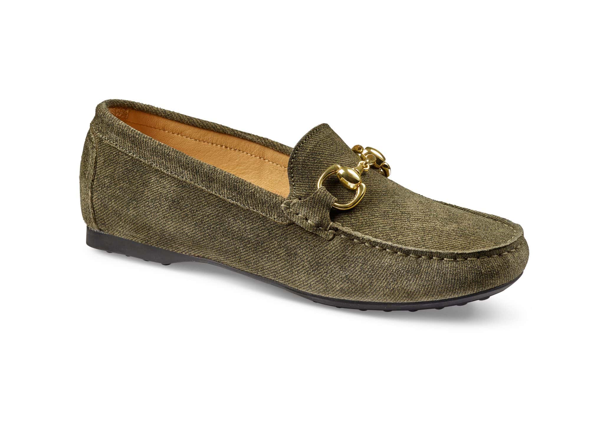 Läderloafers för kvinnor med gulddetalj, bekväma och stilrena.