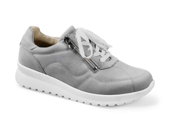 Dam sneakers i grått med snörning och sidozipp för enkel på- och avtagning.