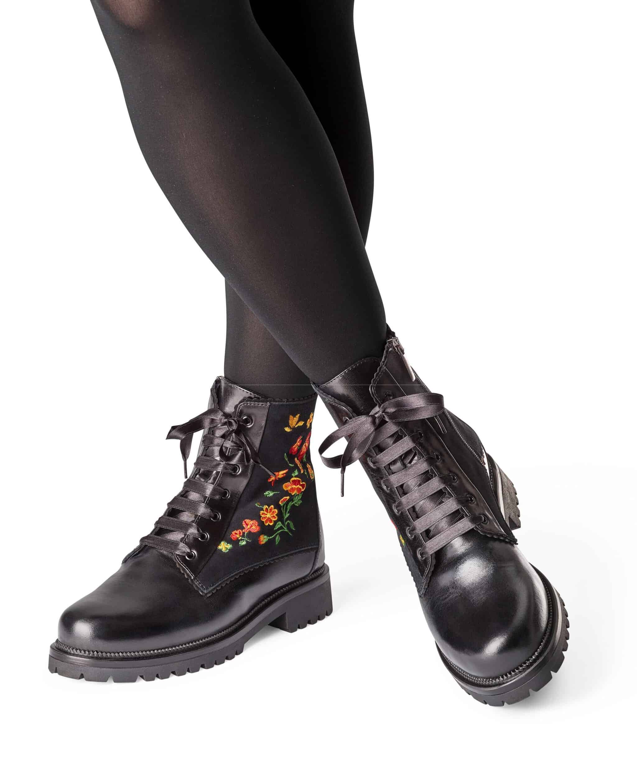 Svarta boots med blommönster och snörning, modeaccessoar för kvinnor.