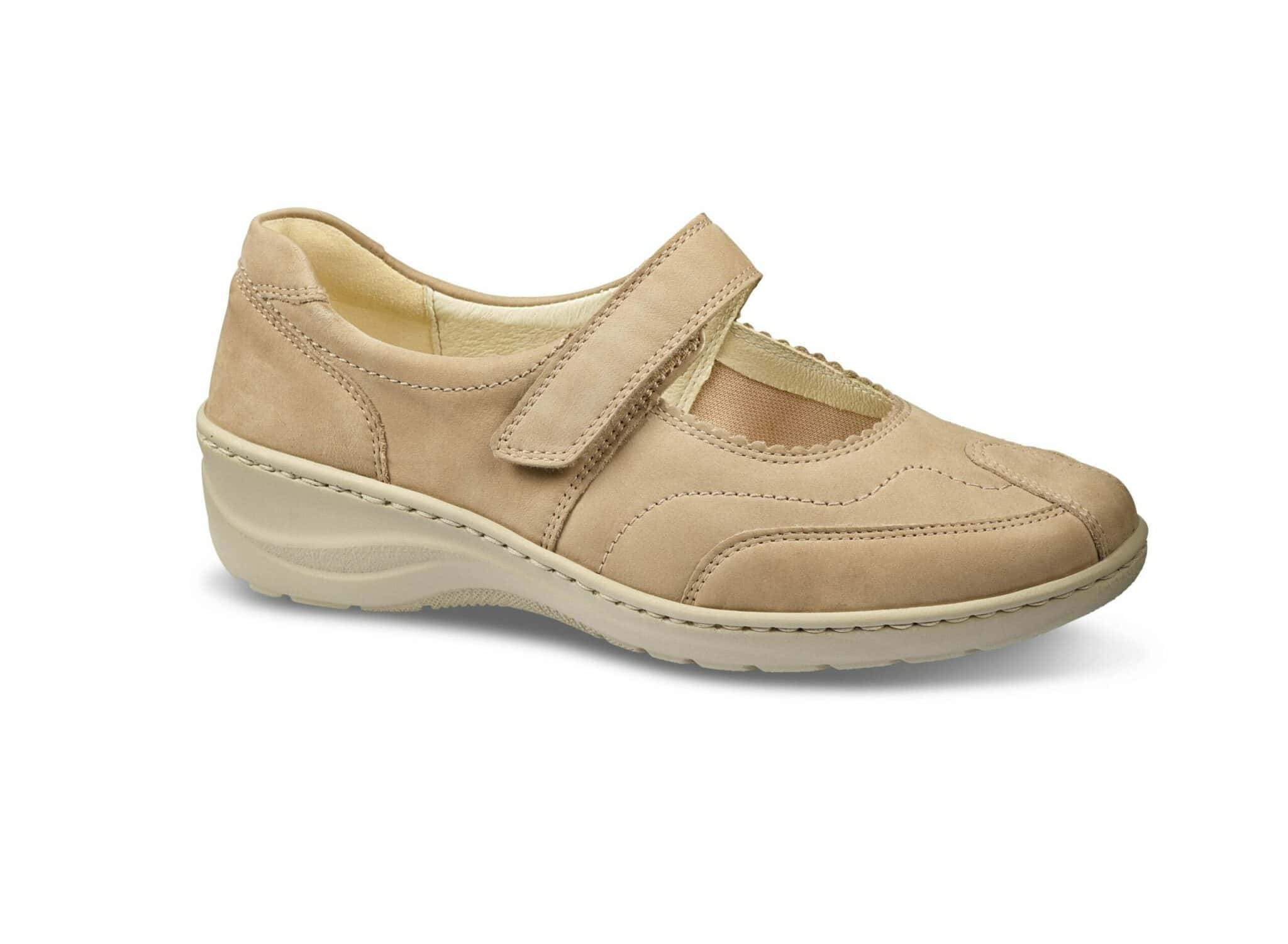 Damtofflor i beige med bekväm passform och justerbar rem.