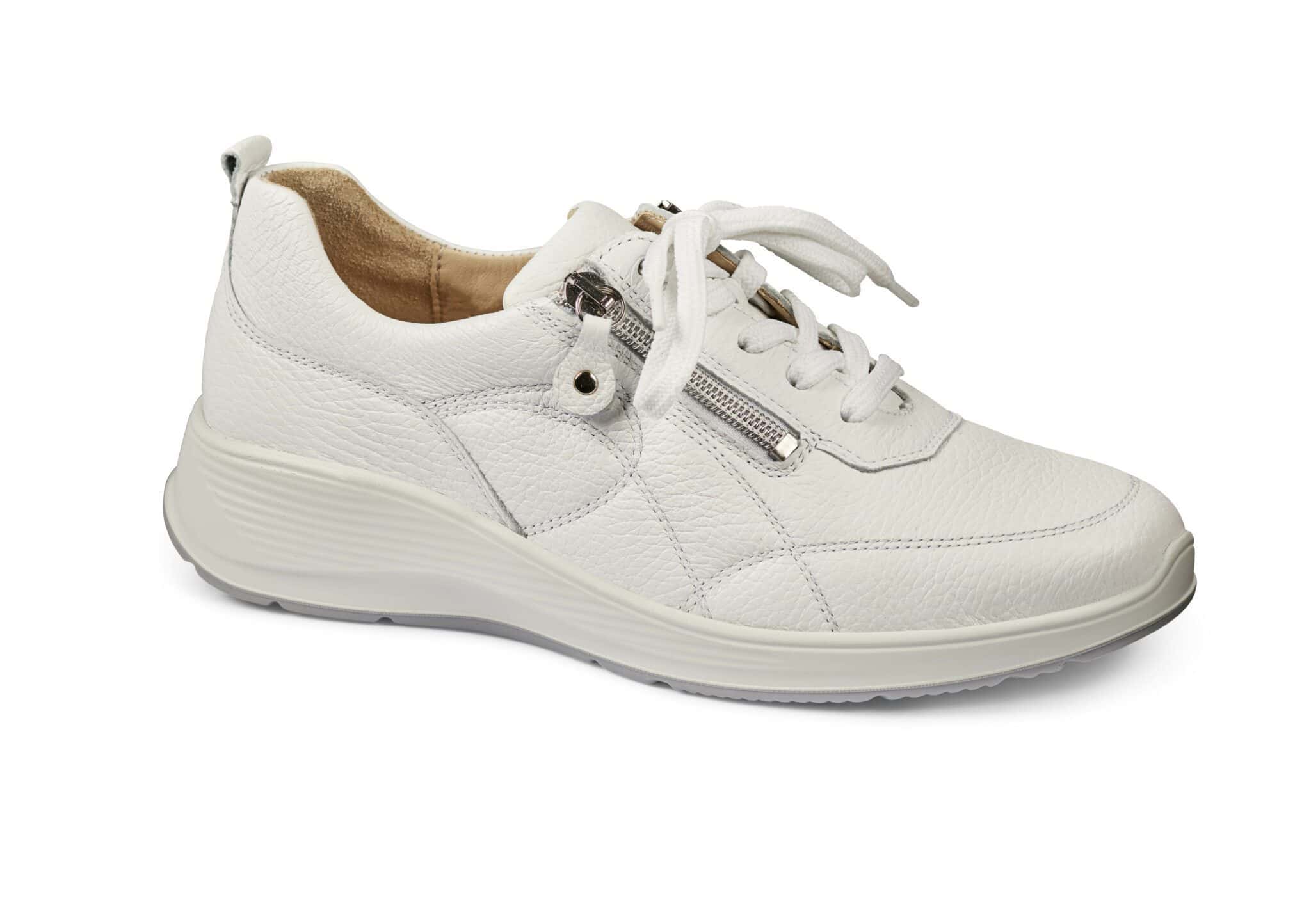 Vit dam-sneaker med snörning och zipp, perfekt för vardagskomfort.