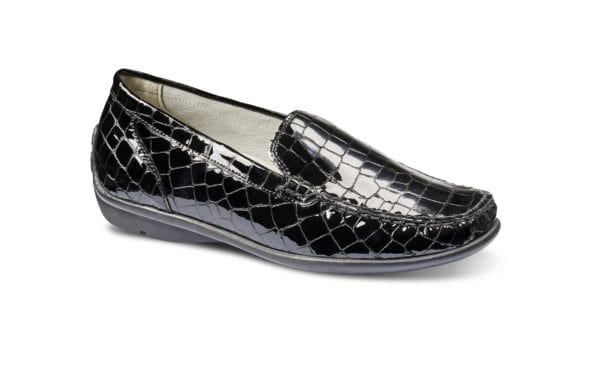 Elegant svart skinnskor med krokodilmönster.