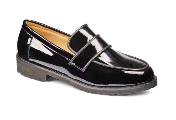 Svart lackskor för dam med bekväm design och slip-on-stil.