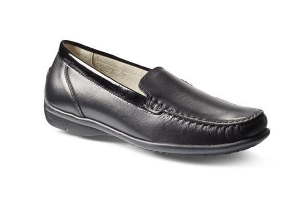 Svart skinnskor för kvinnor, bekväma och stilrena.