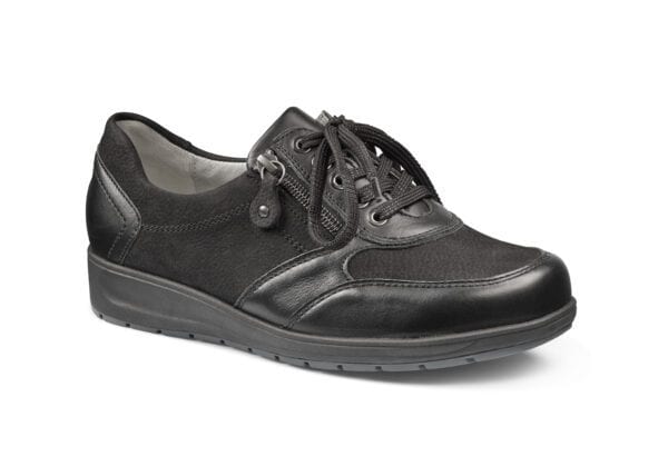 Svart bekväm damkänga i skinn med gummisula för vardagsbruk.