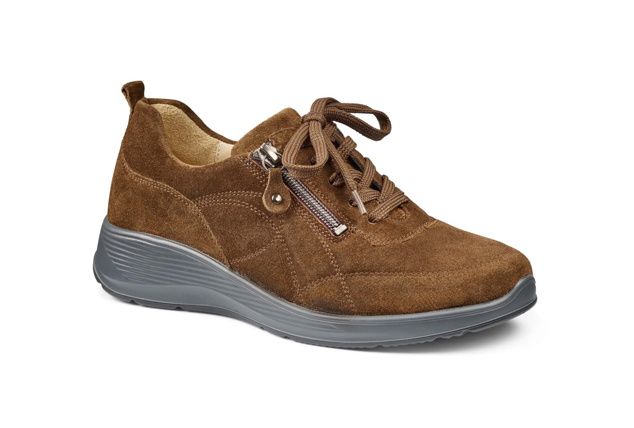 Komfortabel brunt dam-sneaker i mocka med snörning och dragkedja.