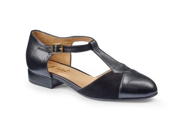 Svart damballerina med T-straps och låg klack, elegant design.