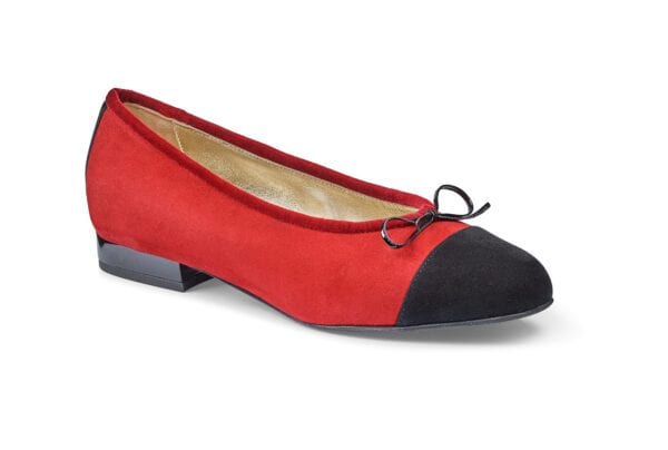 Damtoffel i rött och svart med liten rosett, bekväma och stilrena.