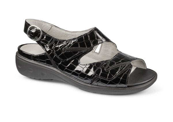 Svart skinnsandaler med krokodilmönster och justerbar rem.