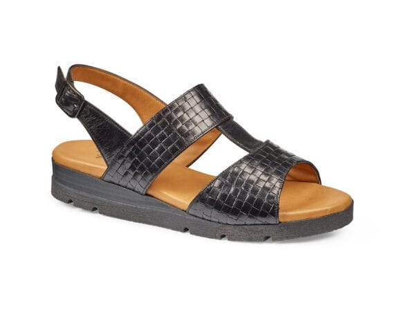 Svart sandal med krokodilmönster, bekväm och stilren för sommarbruk.