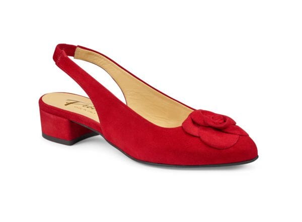 Röd damballerina med rosett och låg klack, elegant och bekväm för vardag och fest.