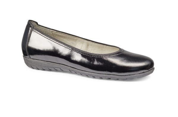 Svart ballerina i skinn med bekväm sula och rund tå.