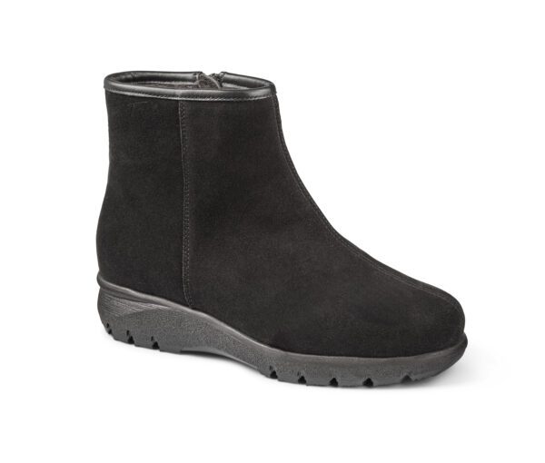 Svart vinterstövel i skinn med gummisula för dam.