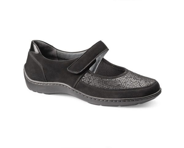 Svart damtoffel med snörning och reptilmönstrad detalj.