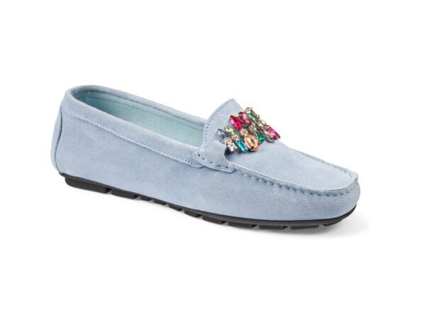 Ljusblå loafers för dam med dekorativa stenar och bekväm passform.