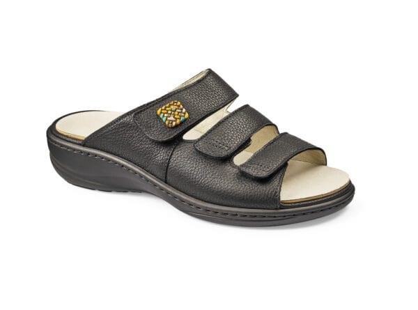 Svart bekväm sandal med tre justerbara band och gummisula.