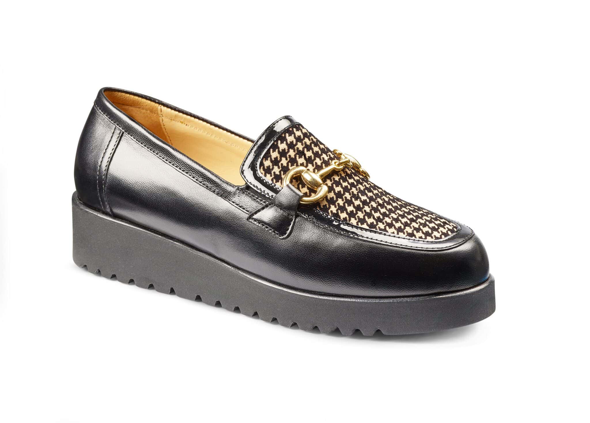 Damtoffel i svart läder med mönstrad detalj och guldfärgad spänne.