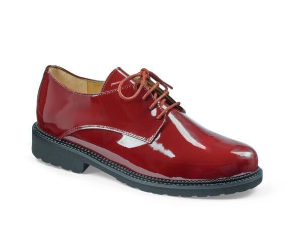 Röd lackskor för dam, elegant och bekväm vardagssko i hög kvalitet.