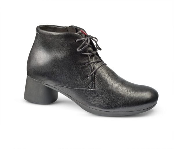 Lågskor för kvinnor i svart läder med klack, stilfull och bekväm design.