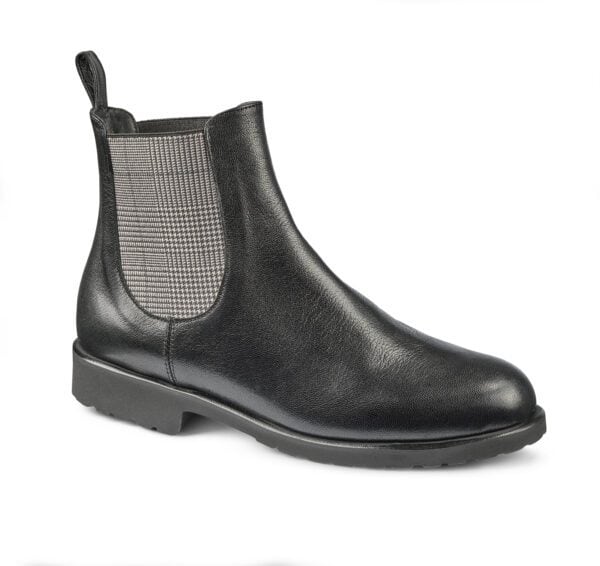 Svart läderstövel med elastisk sida och låg klack, perfekt för komfort och stil.