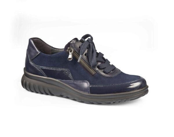 Nöjd damkänga i mörkblått med snörning och dragkedja för bekväm passform.