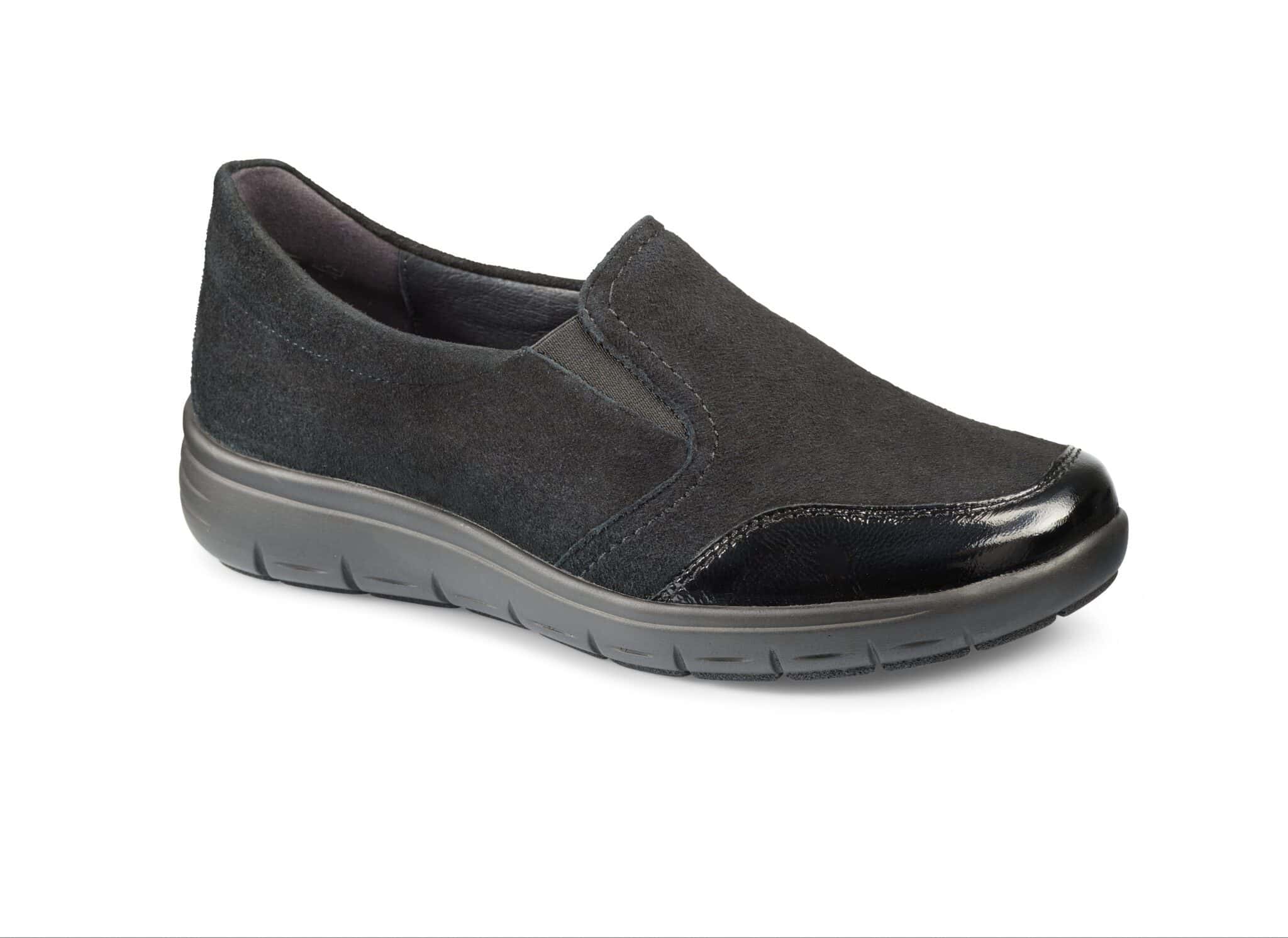 Svart bekväm damssko med gummisula och slät yta.