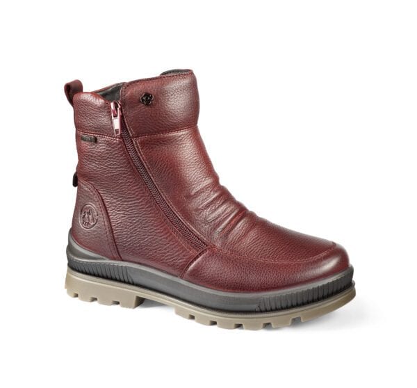 Röd läderstövel med dragkedja och grov sula för komfort och stil.