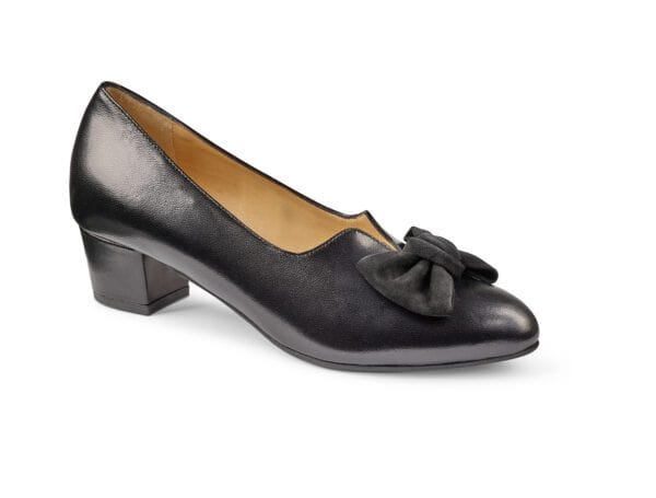Lågklackad damtoffel med rosett i svart läder, elegant och bekväm för vardag och fest.