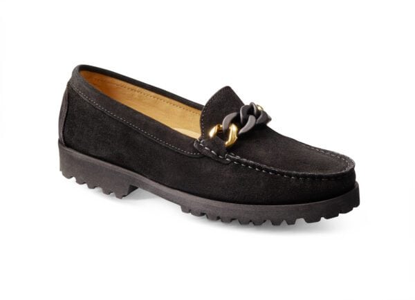 Svart loafers med kedja för dam, bekväma och stilrena.