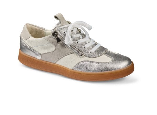 Vita och silverfärgade dam sneakers med gummisula och snörning.