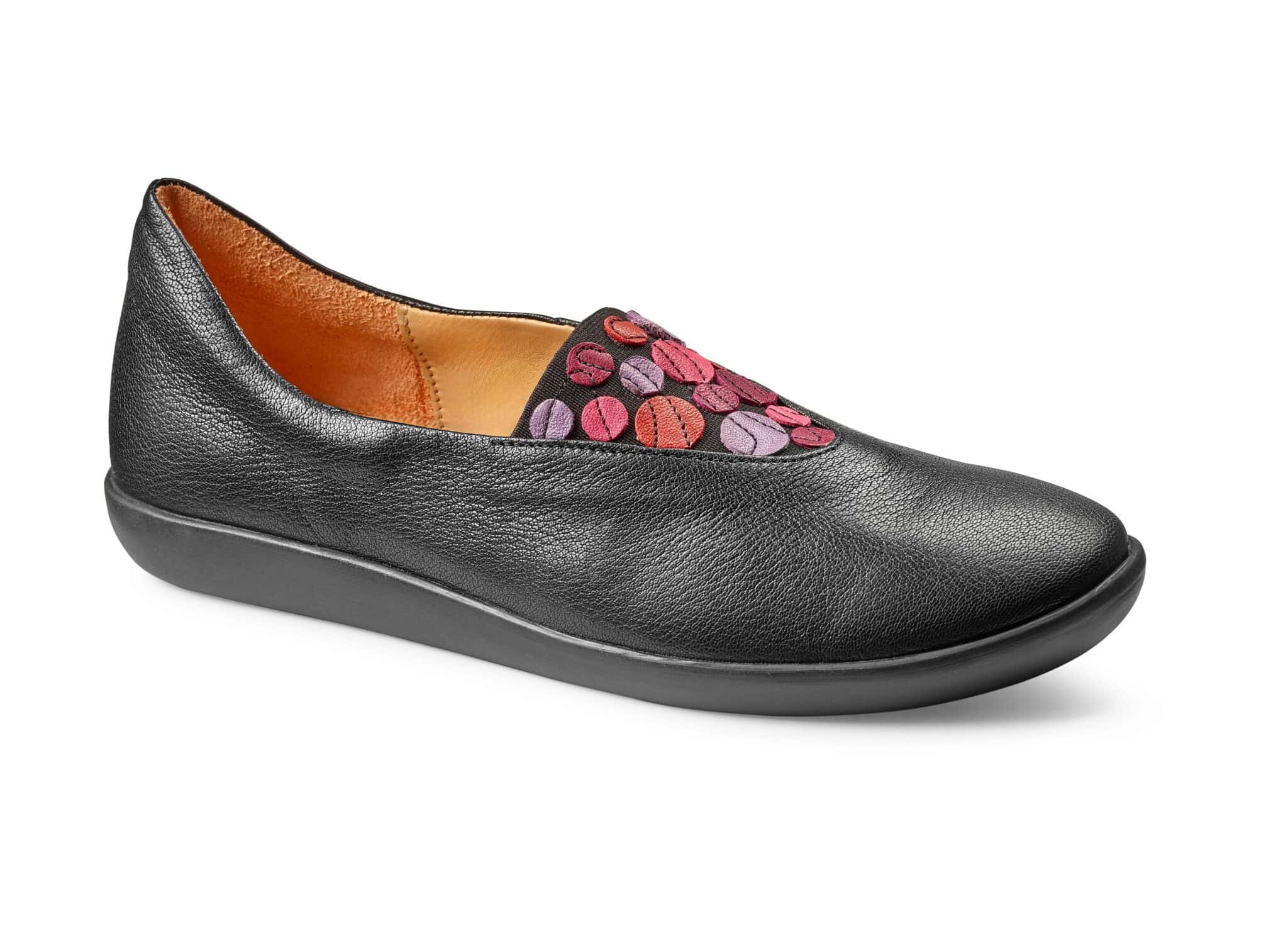Svart damtoffel med blomsterdetaljer och bekväm sula.