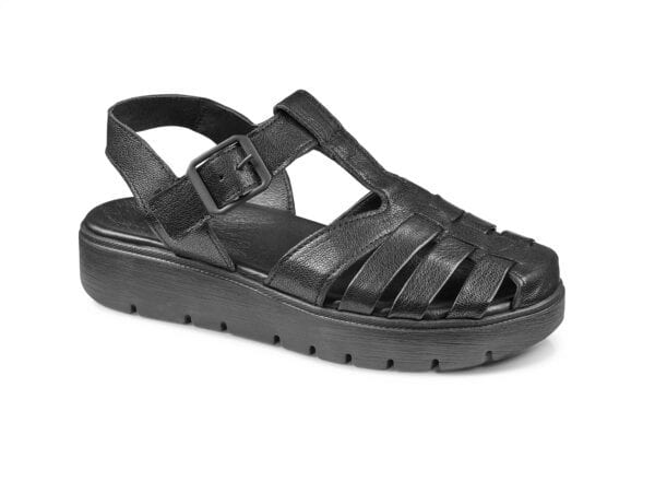 Svart sandal med öppen tå och justerbar rem, bekväm för vardagsbruk.