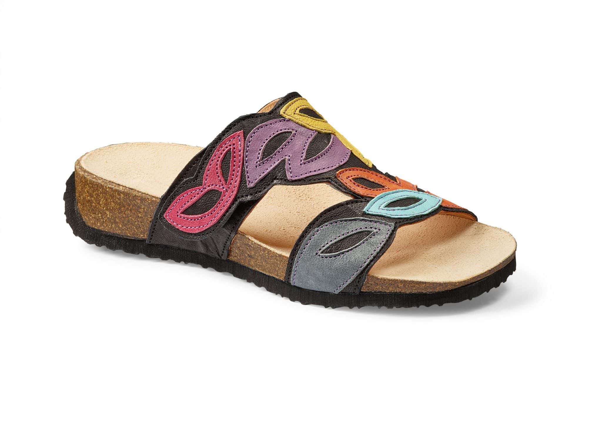 Färgglad sandal med flera band och komfortabel sula.