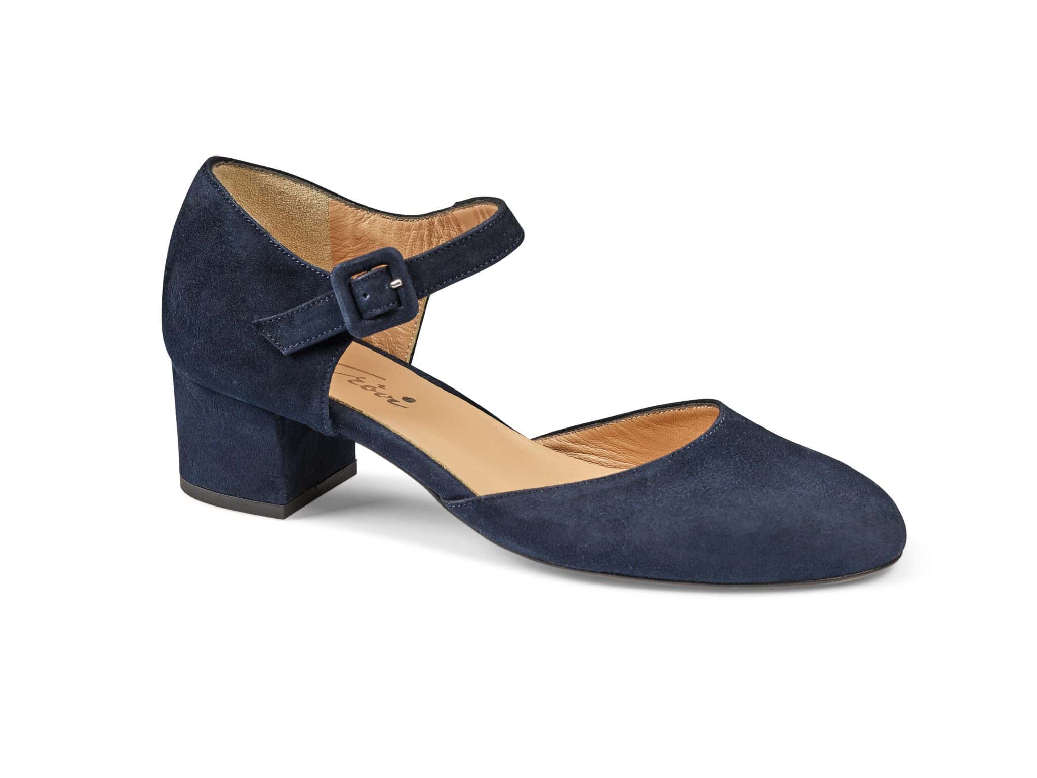 Damklackskor med rem och komfortabel passform.