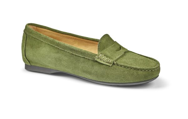 Skinnskor i grönt med bekväm passform och klassisk design. Perfekta för vardag och arbete.