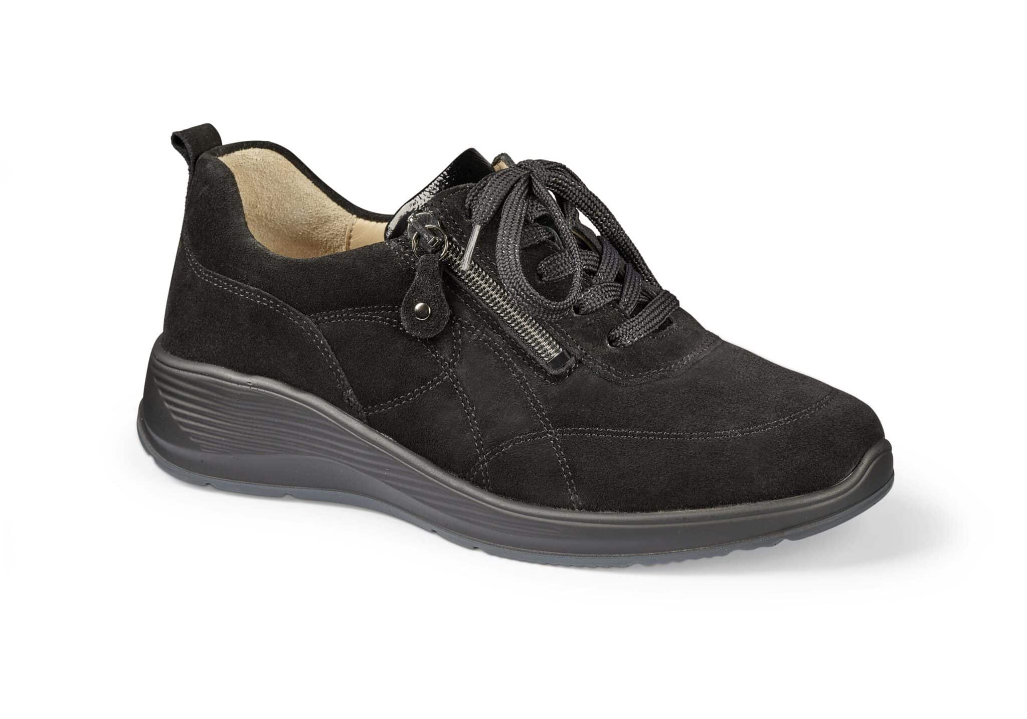 Bekväma svarta mockaskor med snörning och lätt sula.