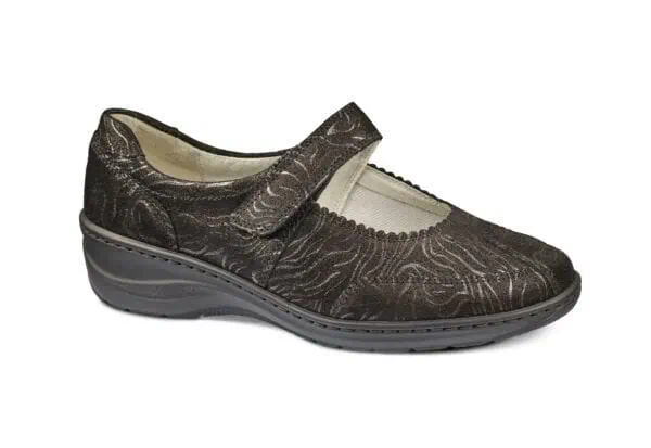 Damtofflor med bekväm passform och mönstrad design.