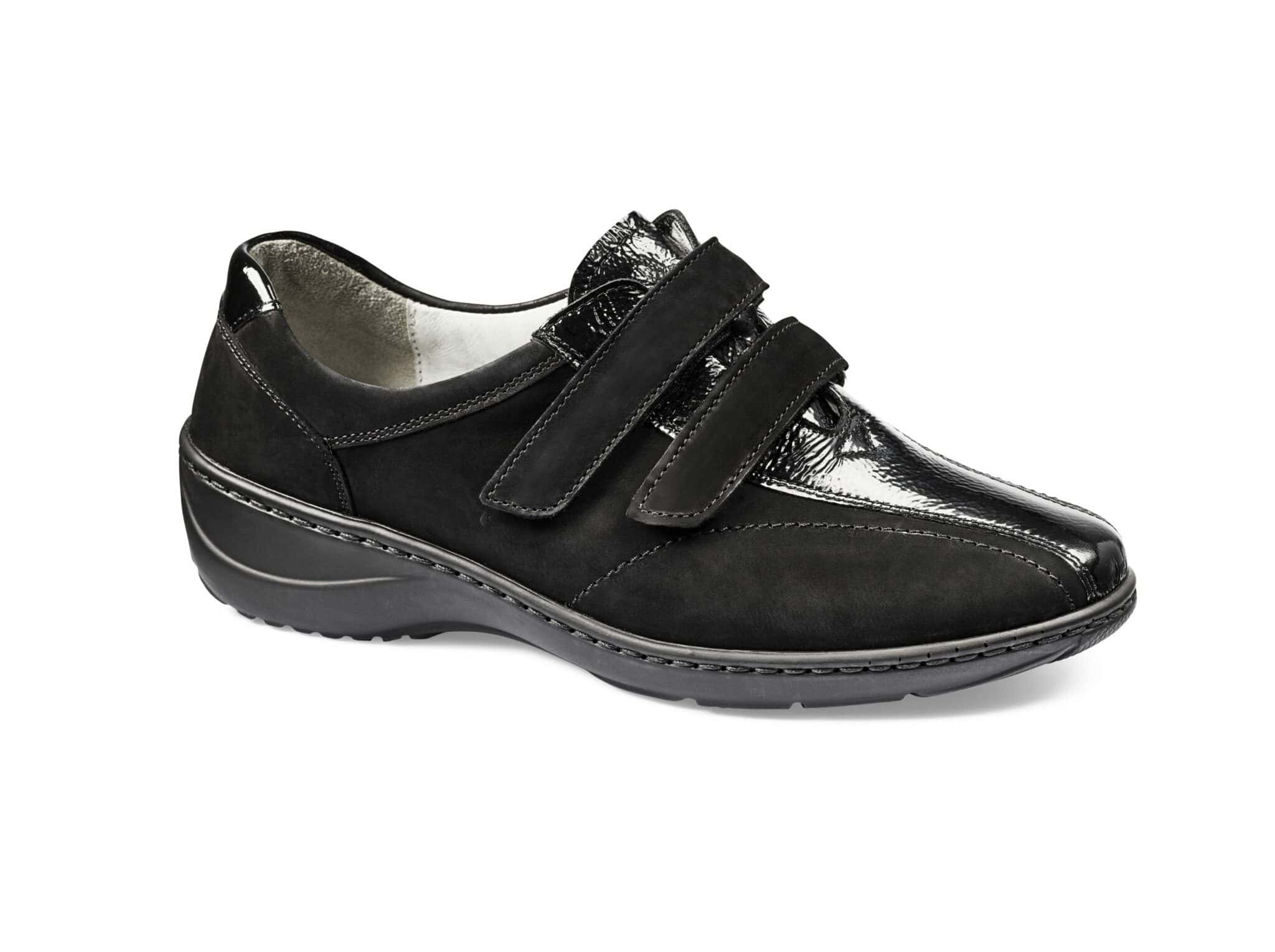 Damskor med två justerbara kardborreband för optimal passform.