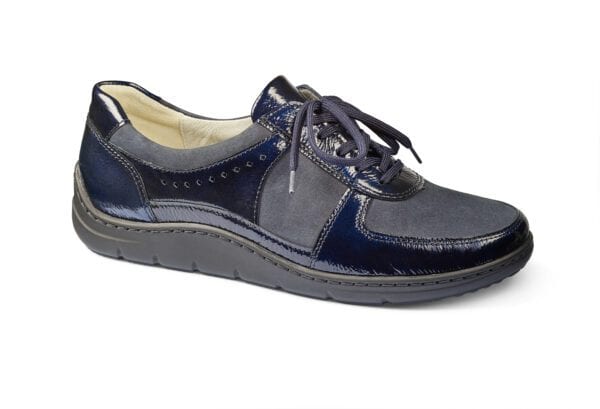 Skinnskor för kvinnor i blått och grått, bekväma och stilrena för vardag och arbete.