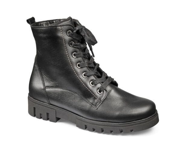 Dam skinnstövel med robust sula och snygg design.