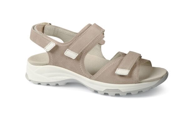 Sandaler med justerbara remmar för komfort och stil.